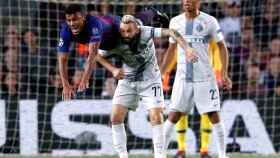 Rafinha vuelve por el aires en una acción dividida del Barça-Inter / EFE
