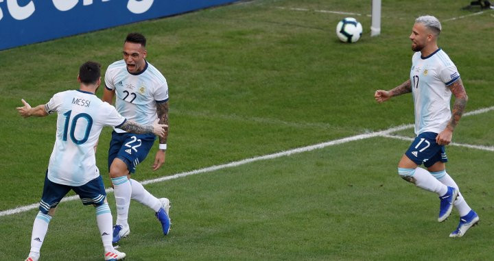 Una foto de Messi y Lautaro celebrando el gol ante Venezuela / EFE