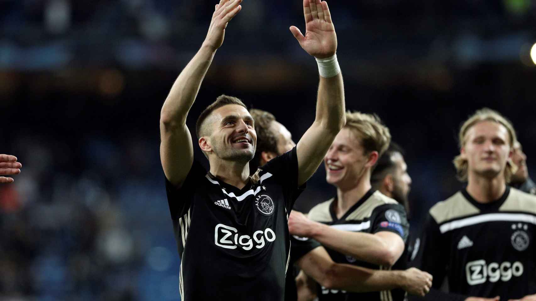 Dusan Tadic celebra la victoria en el Santiago Bernabéu / EFE