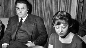 El director de cine italiano Federico Fellini, en una imagen con su mujer, la actriz Giulietta Masina / EP