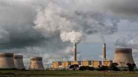 Central nuclear, ejemplo de emisión de gases contaminantes / PIXABAY