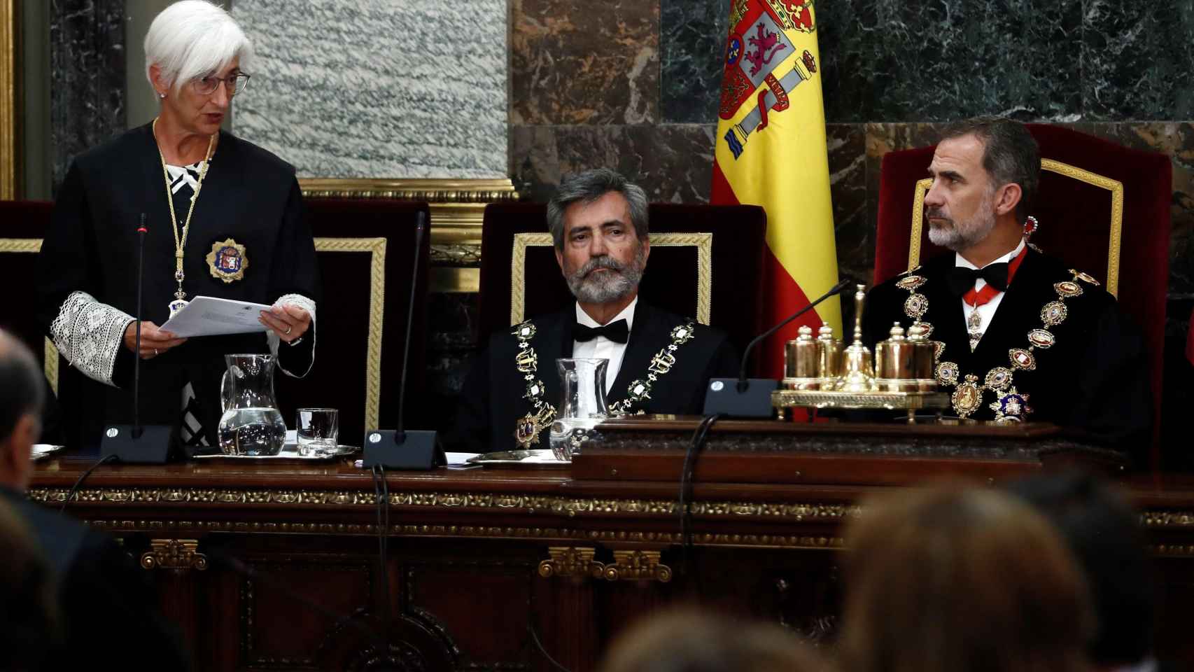 María José Segarra, la fiscal general, interviene ante Carlos Lesmes, presidente del CGPJ, y el rey Felipe VI durante la apertura del año judicial / EFE