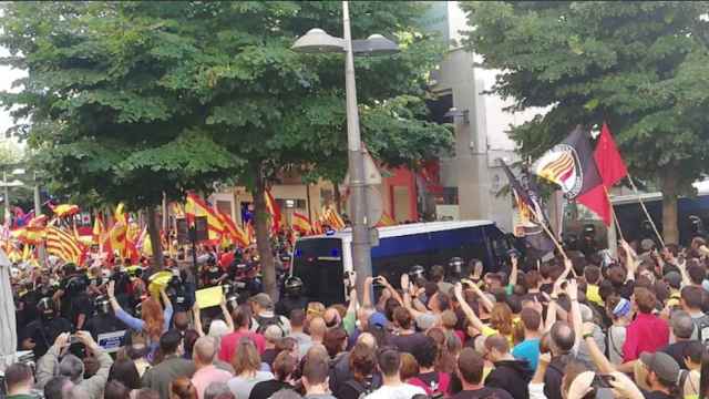 Imagen de las dos manifestaciones en Mataró / Twitter