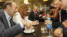 Rubalcaba, Díaz, Navarro y Fernández, este sábado, durante un descanso de la Conferencia Política del PSOE