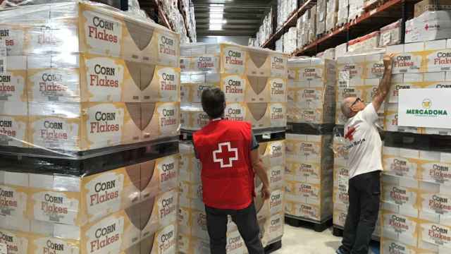 Mercadona entrega más de 3 toneladas de cereales a la Cruz Roja en Cataluña