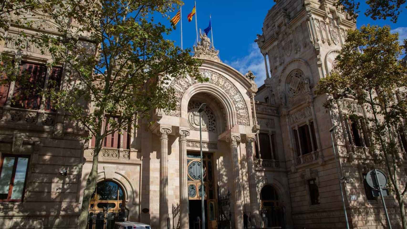Audiencia de Barcelona, donde se ha suspendido este miércoles por tercera vez el juicio por la violación de tres menores tuteladas por la DGAIA / EUROPA PRESS