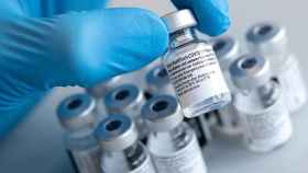 Una de las dosis de la vacuna de Pfizer contra el Covid-19, con las que Sanidad inmunizará a los menores de 12 años / Sven Hoppe – Dpa (EP)