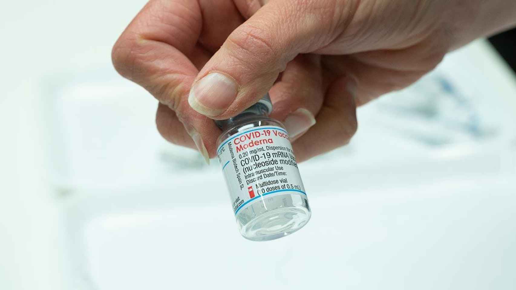 Un vial de la vacuna de Moderna contra el Covid-19 / Bernd Weißbrod (EP)