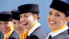 Las auxiliares de vuelo de la aerolínea Lufthansa.