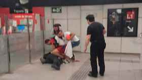 La agresión al vigilante del Metro de Barcelona (en la imagen) / @CristinaLHopez
