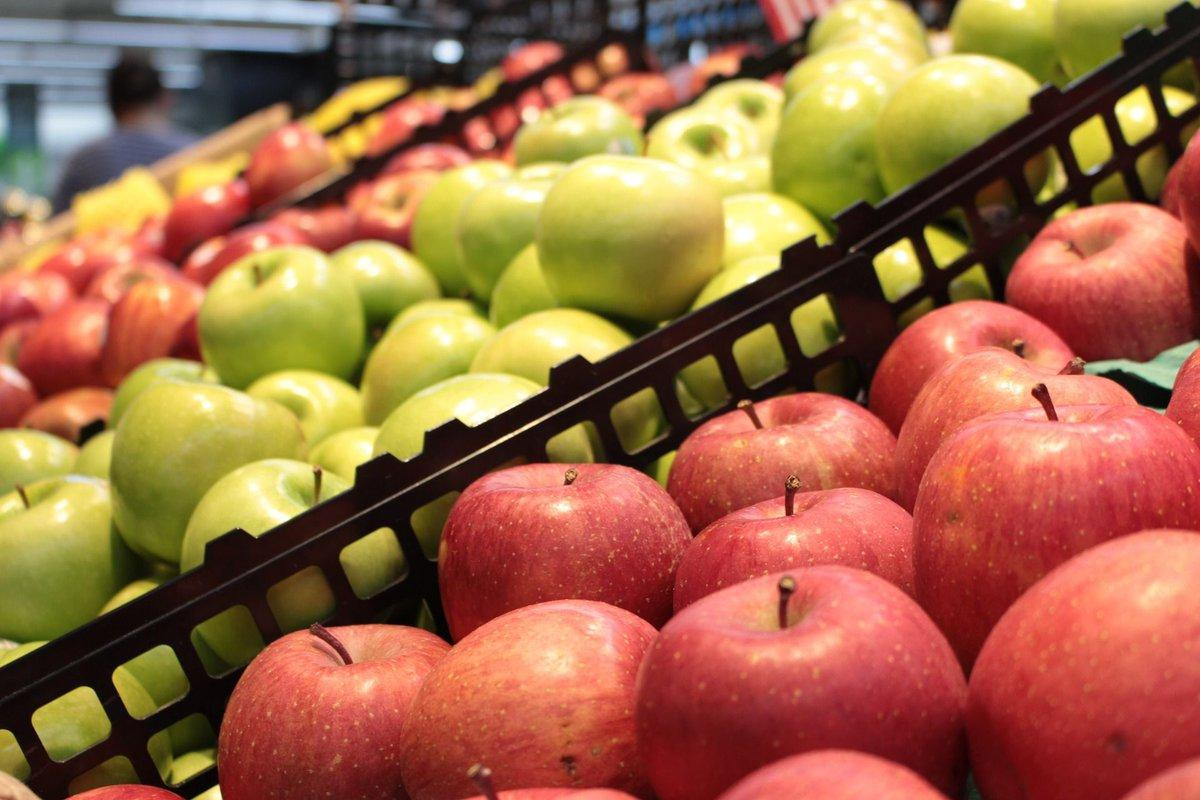Manzanas en un supermercado