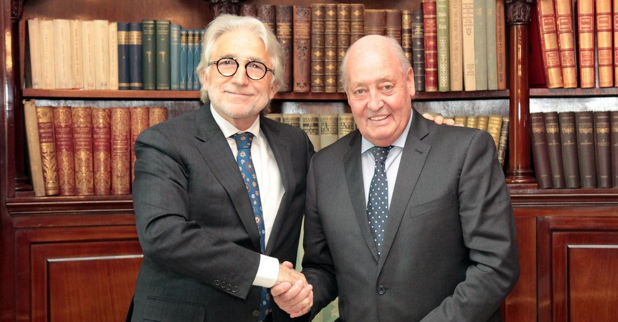 El presidente de Foment, Josep Sánchez Llibre, junto a su homólogo en la Federación Catalana de Fútbol, Joan Soteras