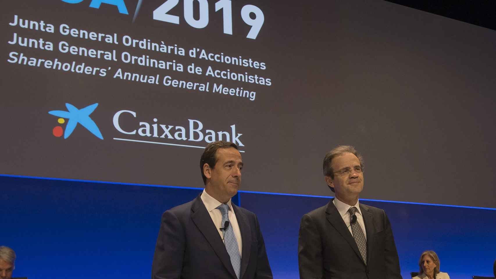 Junta de Accionistas de Caixabank con su presidente Jordi Gual y su consejero delegado, Gonzalo Gortázar / CG