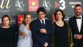 De izquierda a derecha, Carme Forcadell, Isona Passola, Carles Puigdemont, Ada Colau y Santi Vila, en la entrega de los Premios Gaudí de 2017 / CG