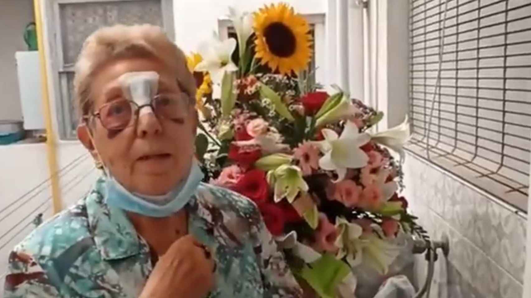 Mujer agredida en Valencia con un ramo de flores de Forocoches TWITTER