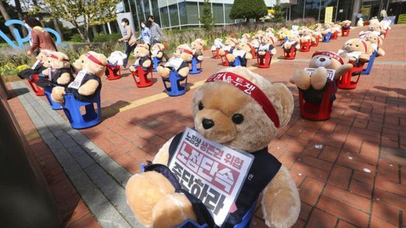 Manifestación de protesta de osos de peluche