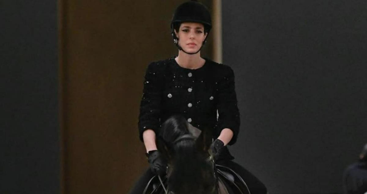 Carlota Casiraghi desfila a caballo para Chanel / INSTAGRAM