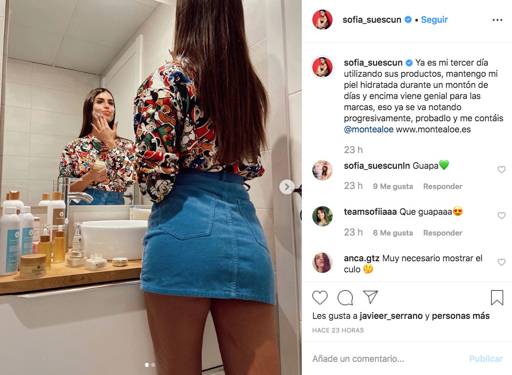 Sofía Suescun promociona unas cremas para la cara luciendo una minifalda muy corta / INSTAGRAM