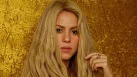 Shakira en su último videoclip con el pelo dorado