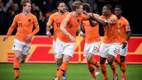 Los futbolistas de Holanda celebran uno de los tantos logrados ante Alemania / EFE