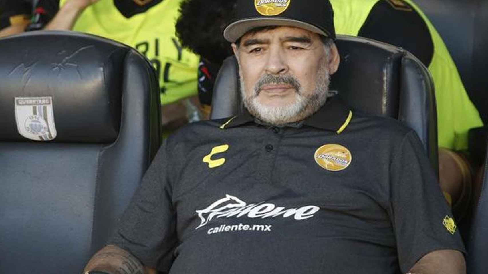 Maradona sentado en el banquillo de Dorados de Sinaloa / EFE