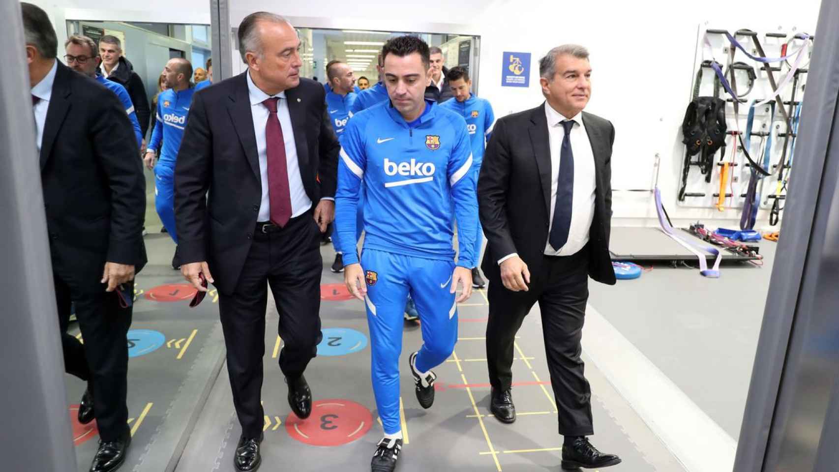 Xavi entra al vestuario del Barça con nuevas normas / FCB