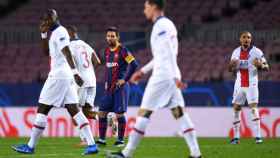 Leo Messi, lamentando la derrota contra el PSG | EFE