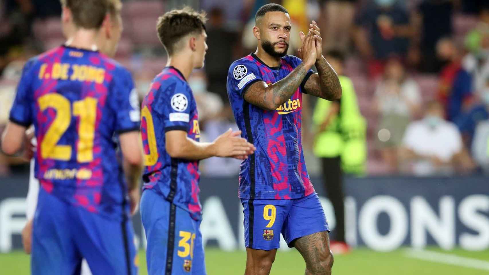 Memphis agradeciendo el apoyo del Camp Nou / FC Barcelona