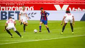 Pedri en una acción contra e Sevilla / FC Barcelona