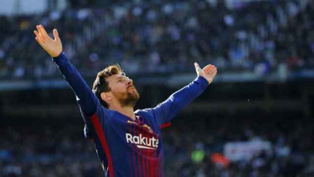 Messi celebra ante el Bernabéu uno de sus goles/ EFE