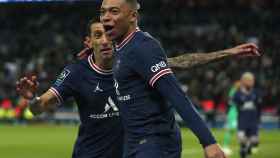 Mbappé celebra un gol del PSG ante el Saint-Etienne / EFE