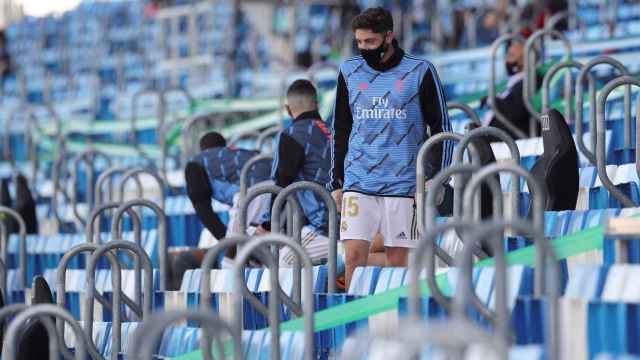 Fede Valverde, en el improvisado banquillo de Valdebebas | EFE