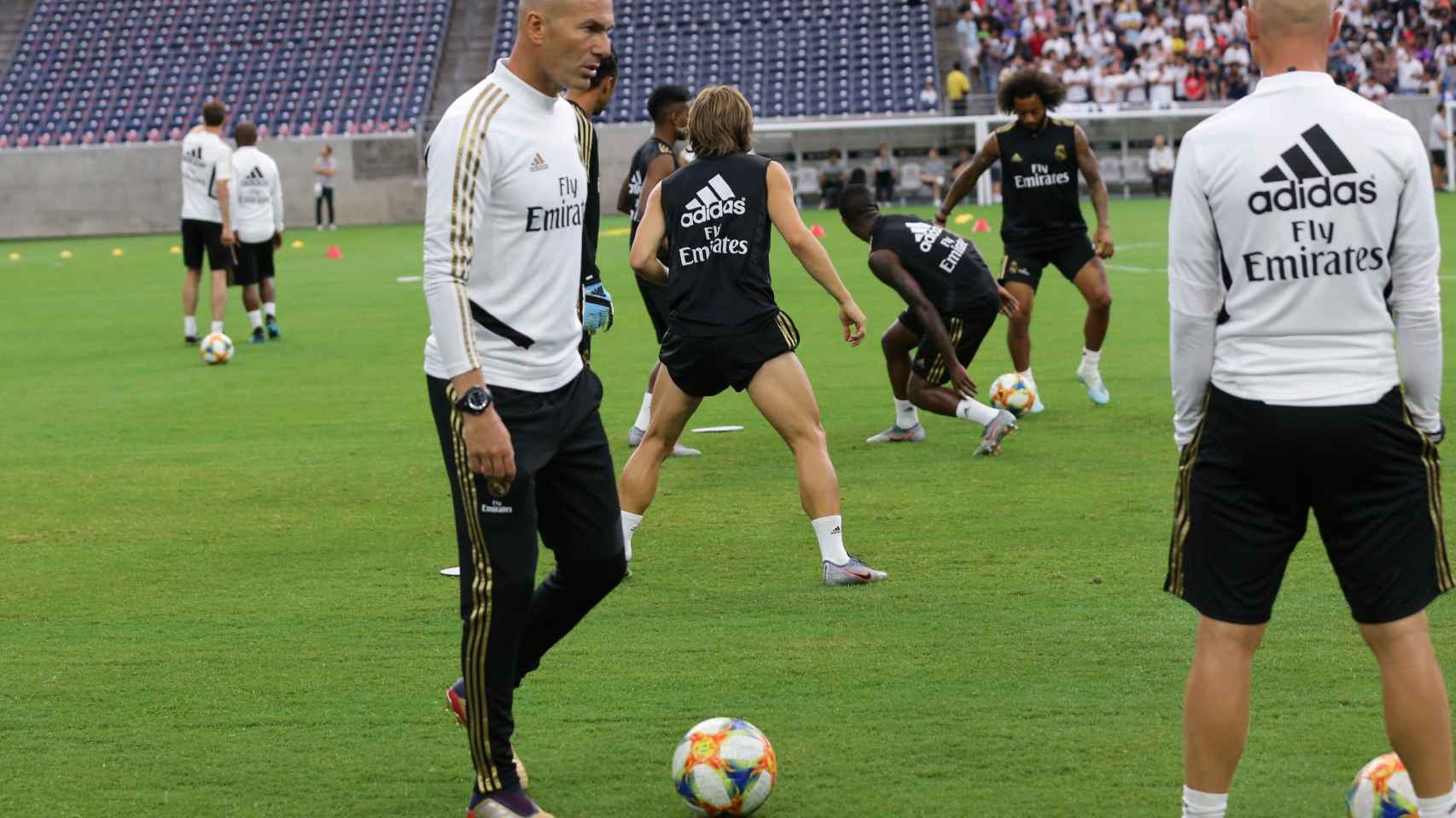 Zinedine Zidane en un entrenamiento con el Real Madrid / EFE