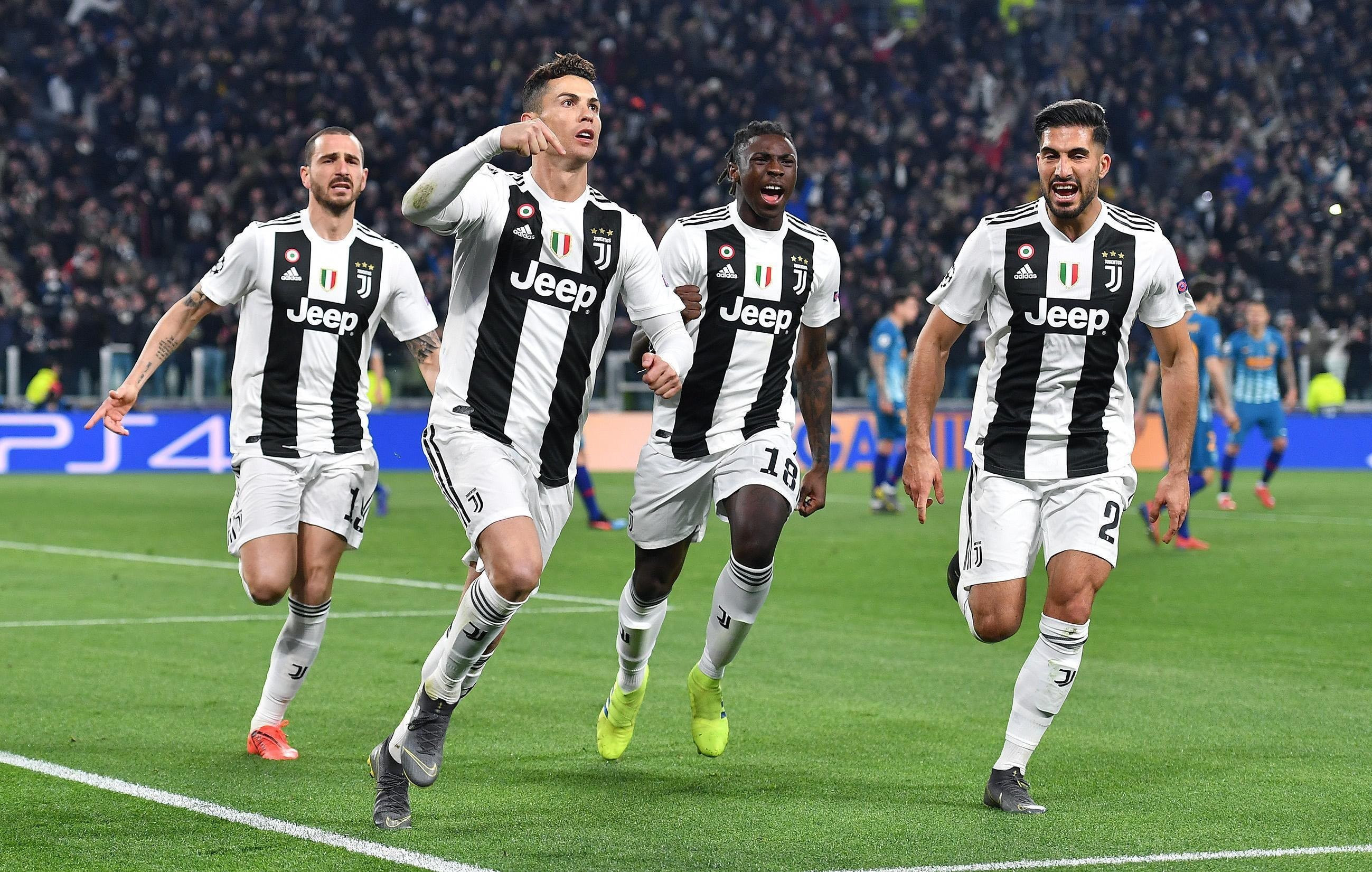 Cristiano Ronaldo celebrando uno de los tres goles con la Juventus de Turín / EFE