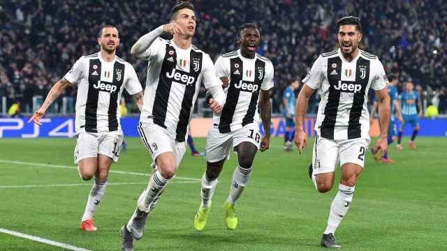 Cristiano Ronaldo celebrando uno de los tres goles con la Juventus de Turín / EFE