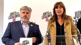 Albert Batet y Laura Borràs en una comparecencia pública de JxCat / EFE