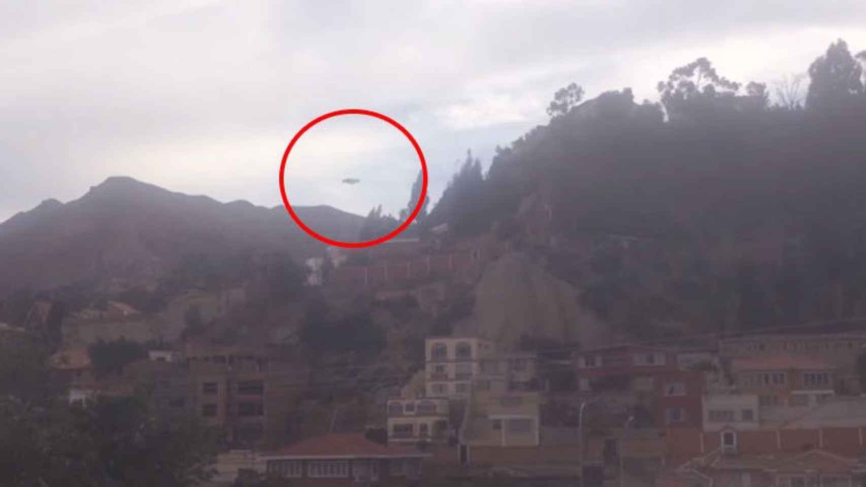 Captura del vídeo del supuesto ovni sobrevolando El Alto, en Bolivia.