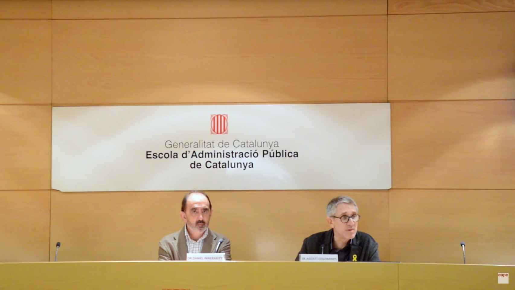Agustí Colomines (d) en un acto con el filósofo Daniel Innerarity en la Escuela de la Administración Pública que dirigió hasta 2018
