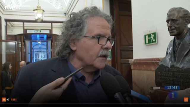El diputado de ERC, Joan Tardà, en los pasillos del Congreso / RTVE