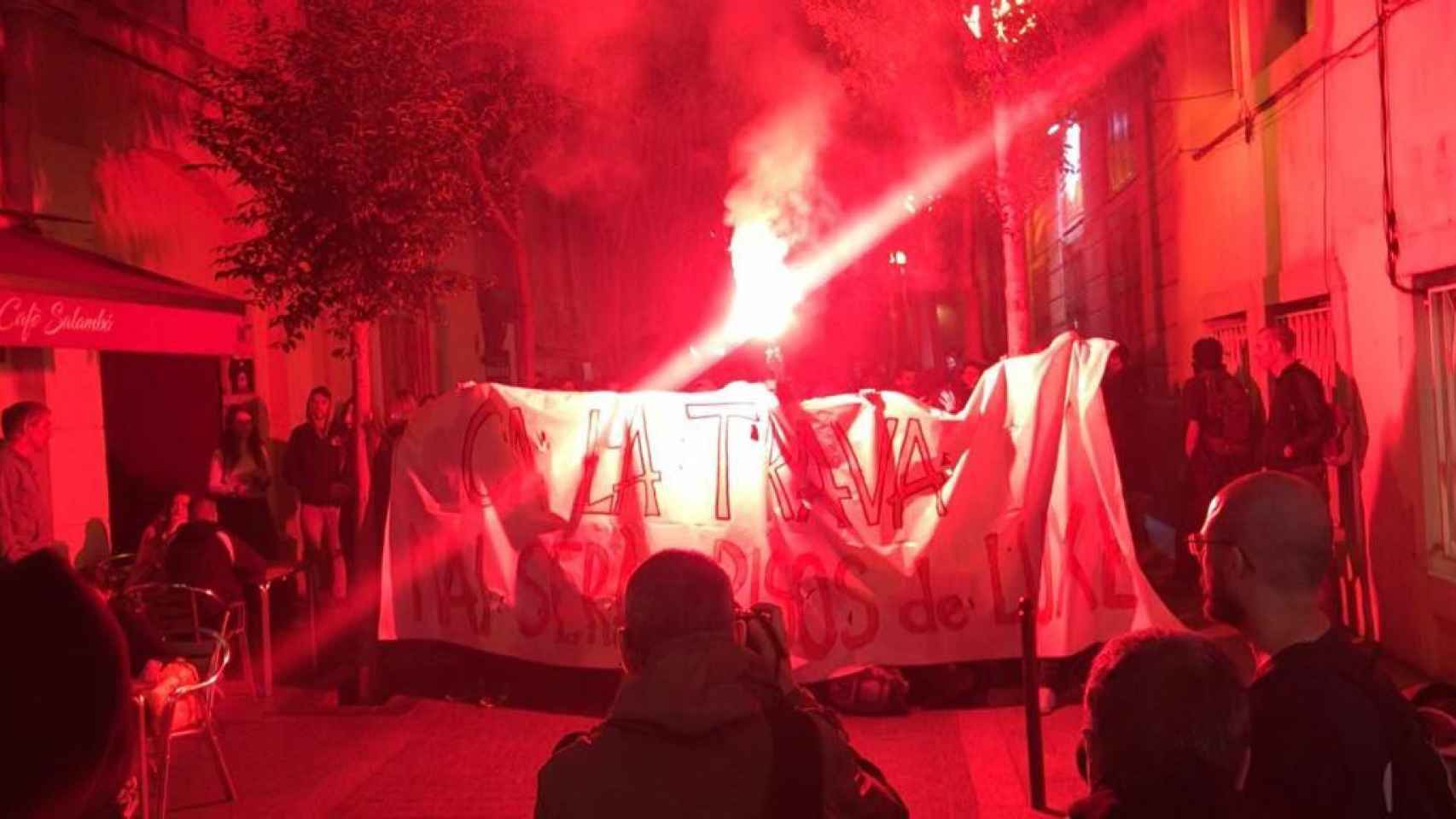 Inicio de la manifestación contra el desalojo de la casa okupa Ca La Trava de Gràcia / CG