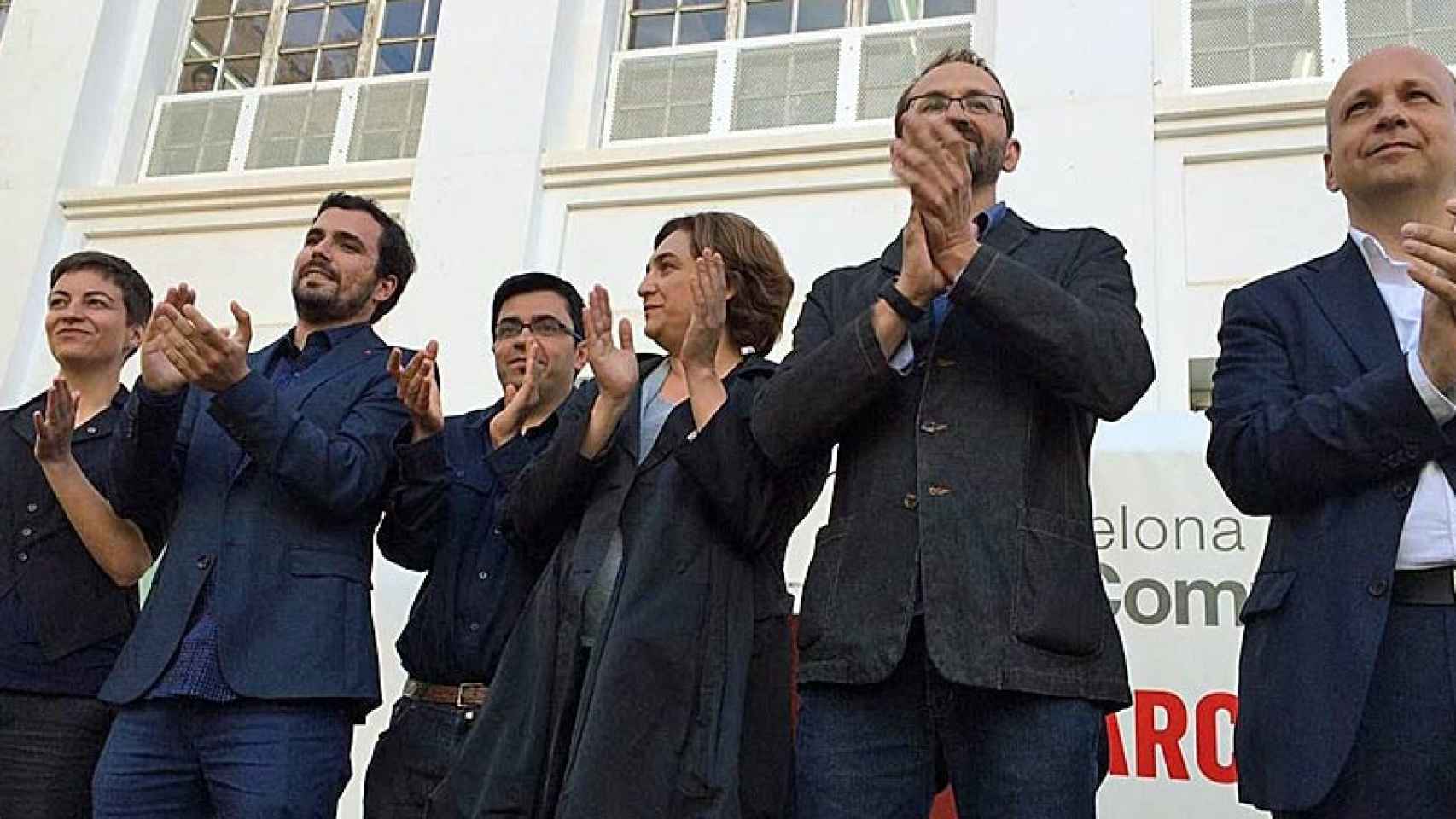 Ada Colau y Joan Herrera, entre otros, en un acto electoral de las pasadas municipales.