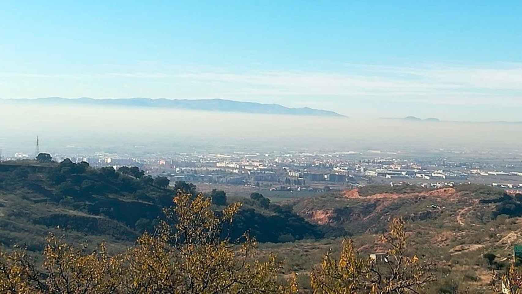 La ciudad de Granada bajo una nube de contaminación / DIPUTACIÓN DE GRANADA