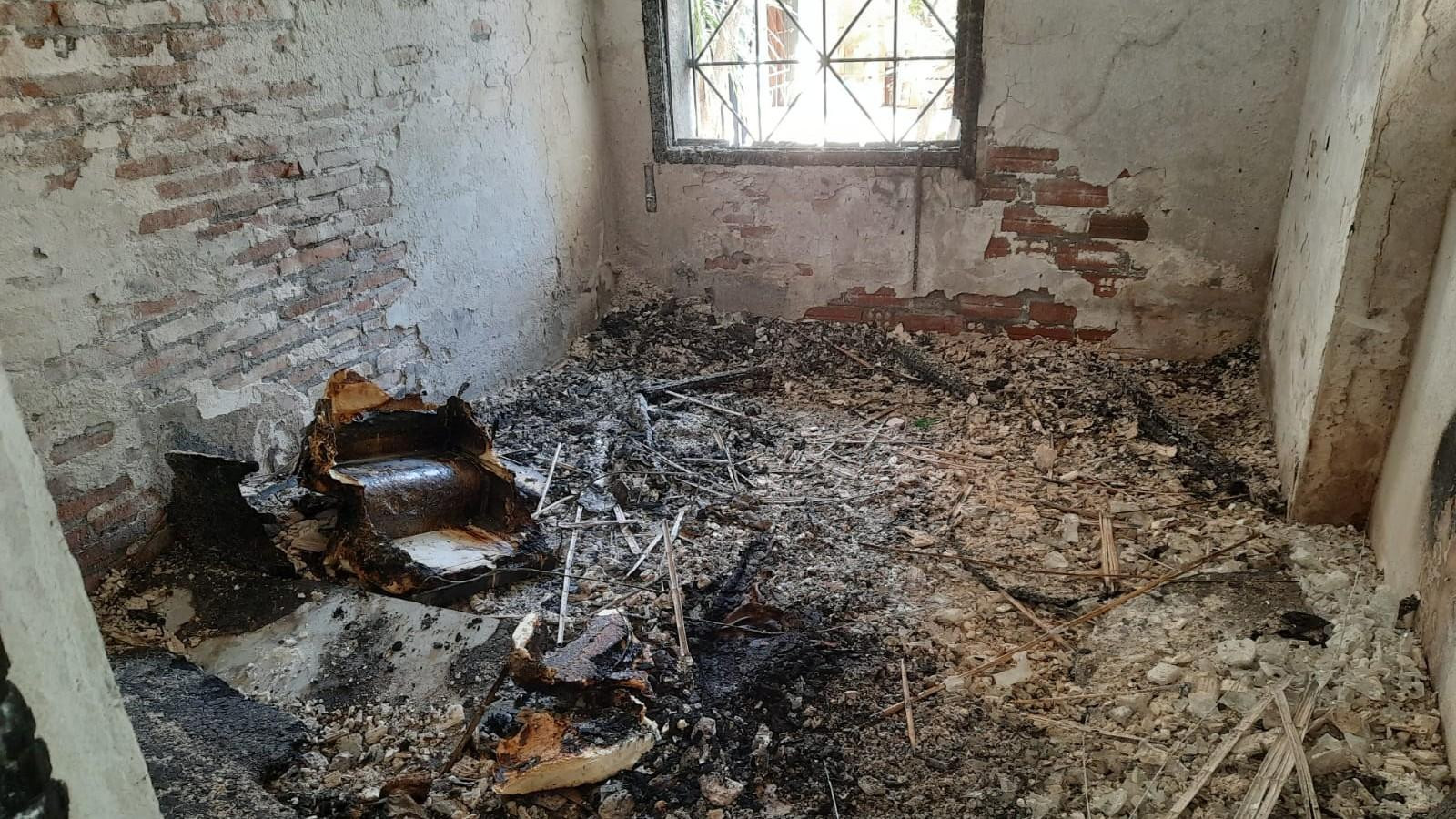 Imagen del estado de una de las habitaciones del hostal La Gaviota de Calella / POLICIA LOCAL DE CALELLA