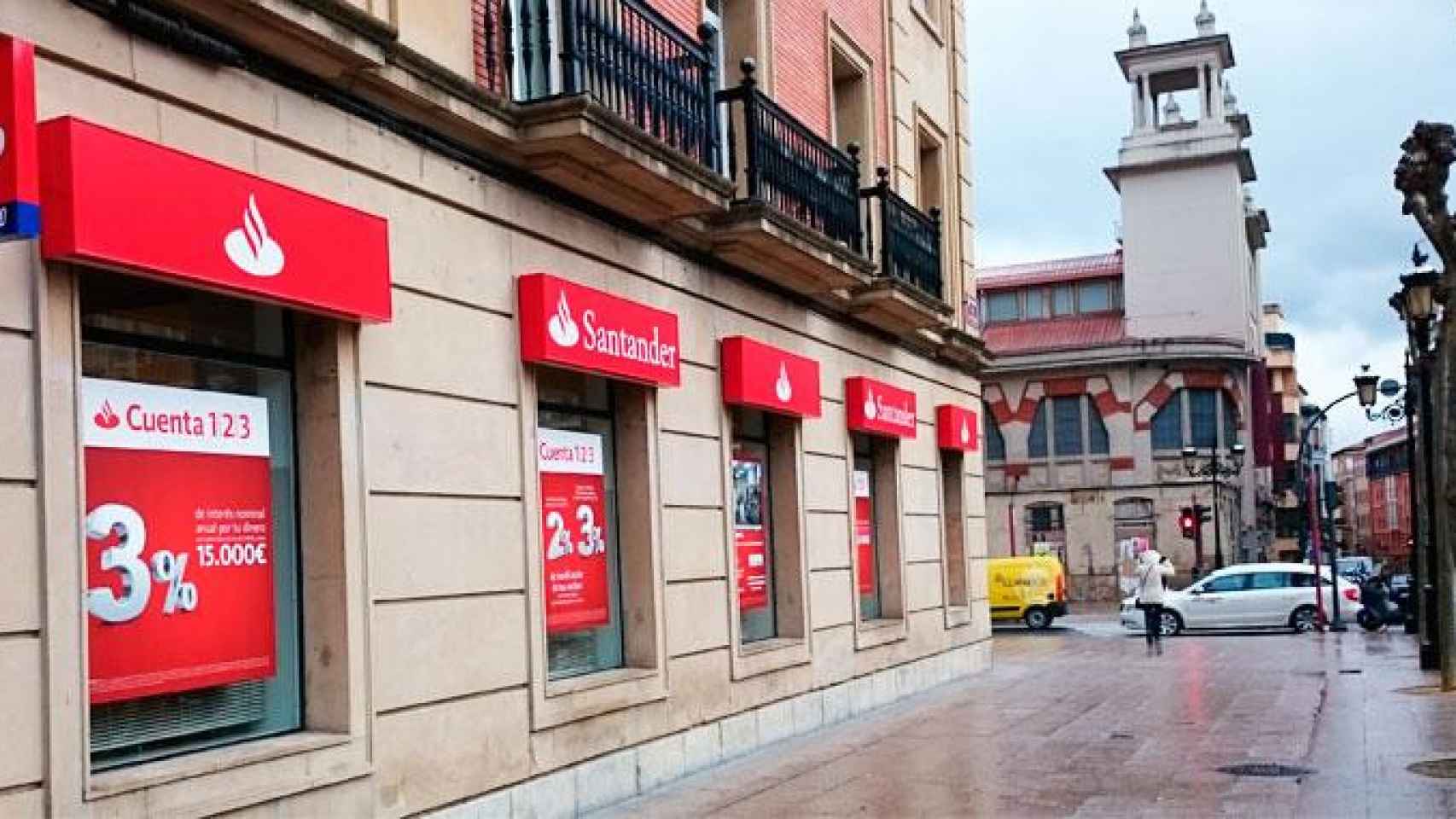 Imagen de una oficina de Banco Santander en La Rioja / CG