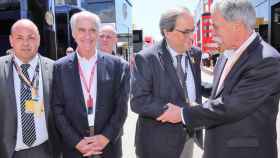Quim Torra saluda Chase Carey, el jefe de la Fórmula 1, en el Circuit de Barcelona-Cataluña situado en Montmeló / CG