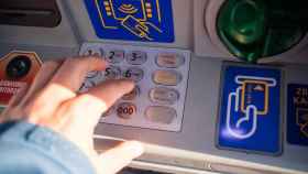 Los fraudes más comunes en los cajeros automáticos y cómo evitarlos