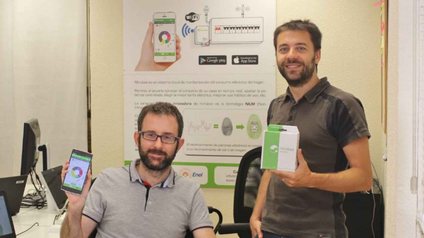 El CEO de Mirubee, Álex Barberà, y el director técnico, Nacho Vives, en su oficina de Barcelona.