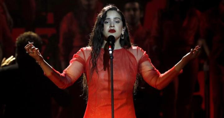 Rosalía, durante su actuación en los Premios Goya 2019 / EFE
