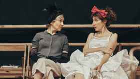 Carme Pla y Marta Pérez, T de Teatre, en un ensayo / MARC SIRISI
