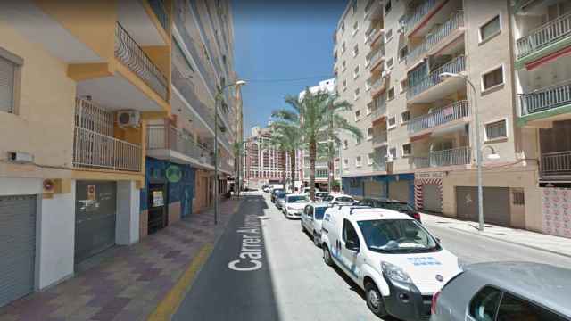 Calle Barcelona de Cullera, lugar donde el concejal ahogado tenía el bar en el que nació la 'Ruta del Bakalao' / GOOGLE MAPS